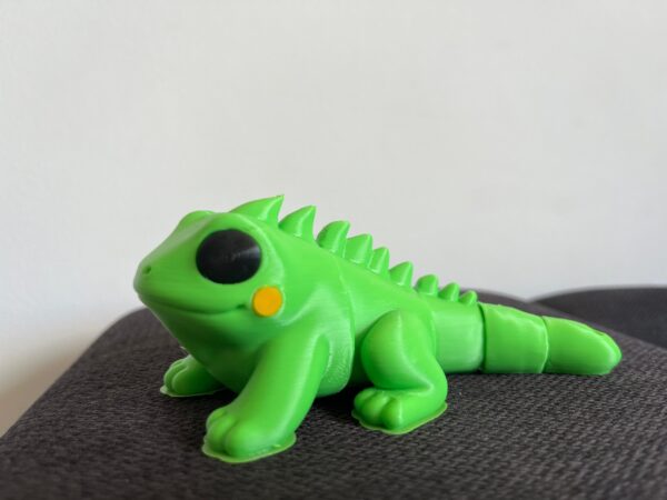 Iguana 3D articulable vista lateral.