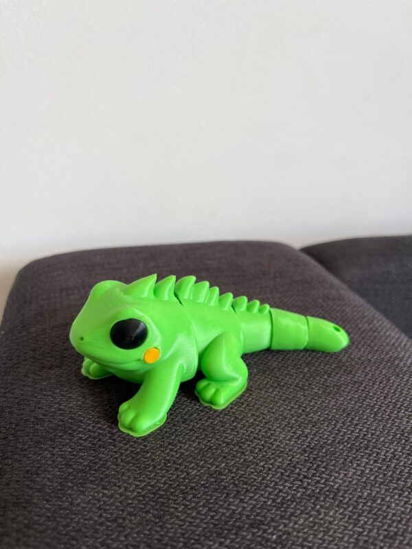 Iguana 3D articulable vista lateral.