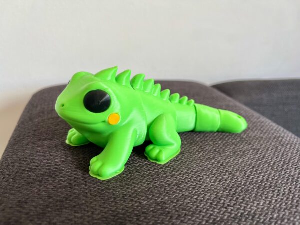 Iguana 3D articulable vista lateral.