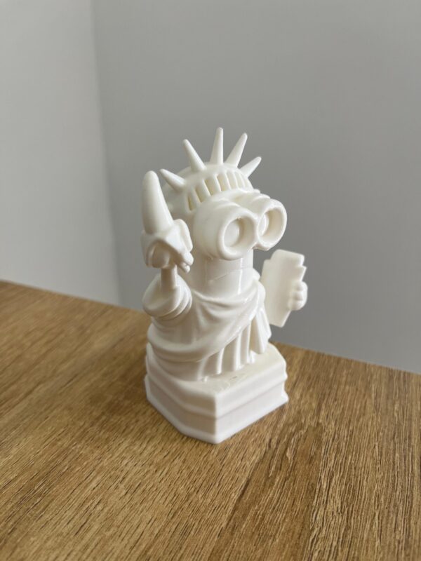 Minion estatua de la libertad