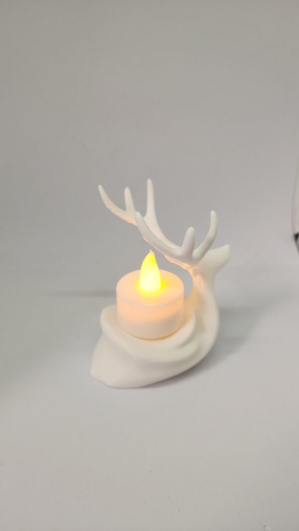 venado decorativo con vela artificial