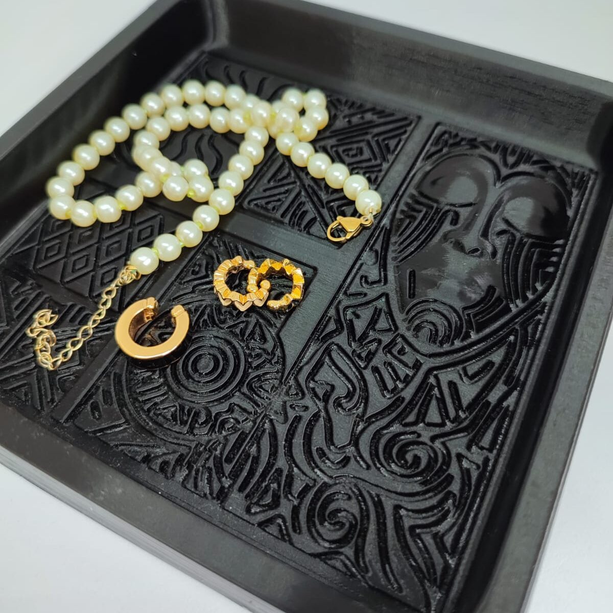 organizador de joyas negro con diseño organizador de joyas negro con diseño